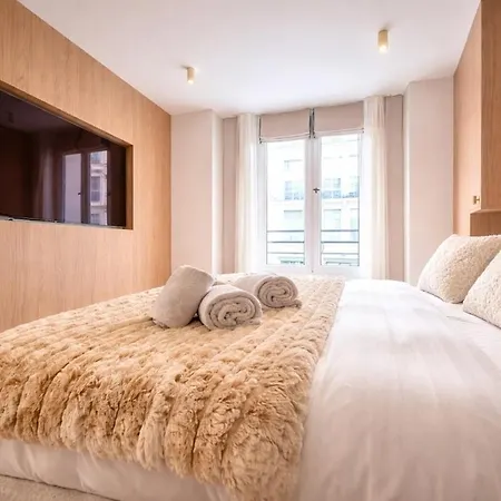 Apartment Stylish Steps From Opera *